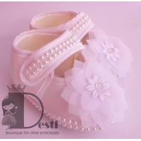 Меки бели обувки