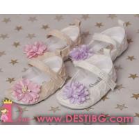 Меки обувки със златни нишки - бели и пепел от рози